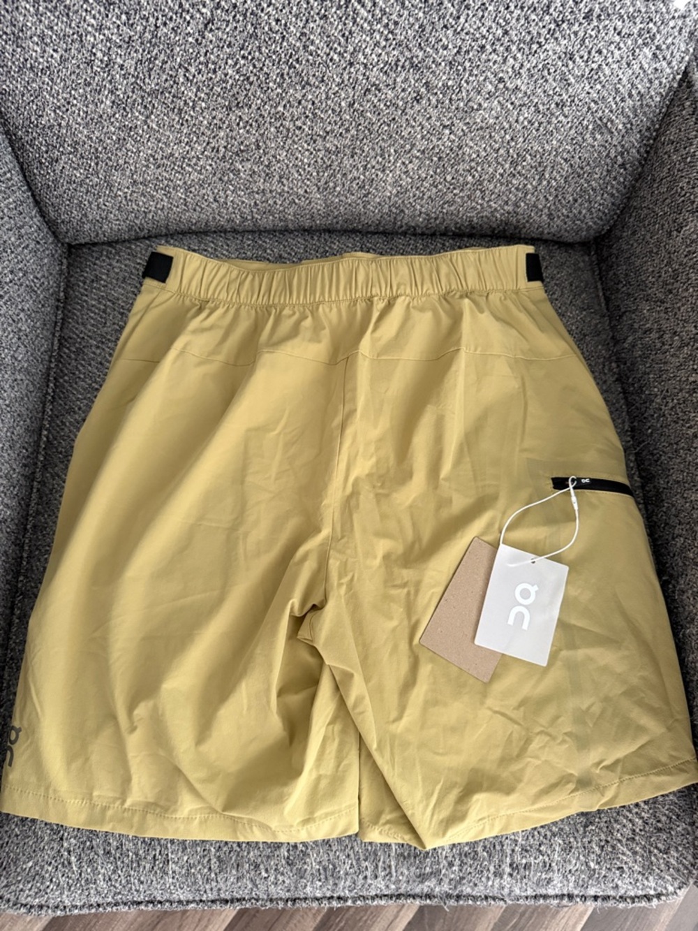 On Running Women's Hiking Trail Shorts *NWT* Size small 7" inseam - Picture 2 of 3